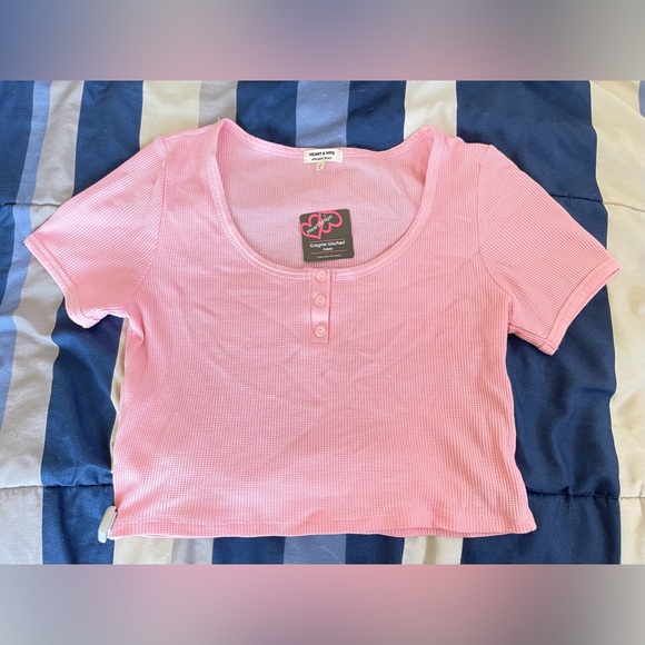 Pink waist length shirt w/ security tag! - Picture 1 of 3
